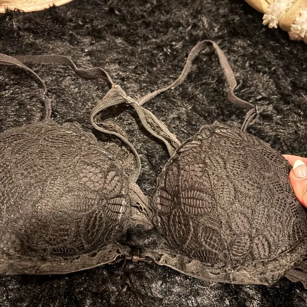 Victoria’s Secret Elegant Black Lace Bra